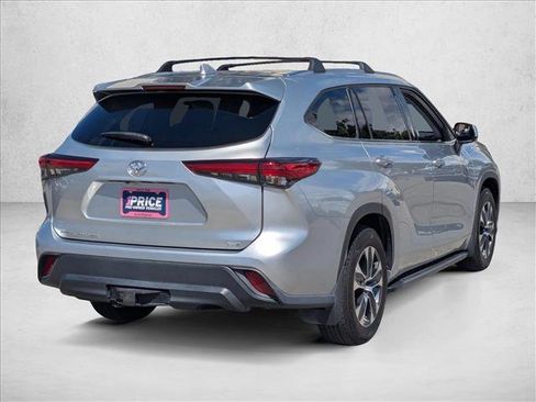 Used 2020 Toyota Highlander XLE FWD image 5