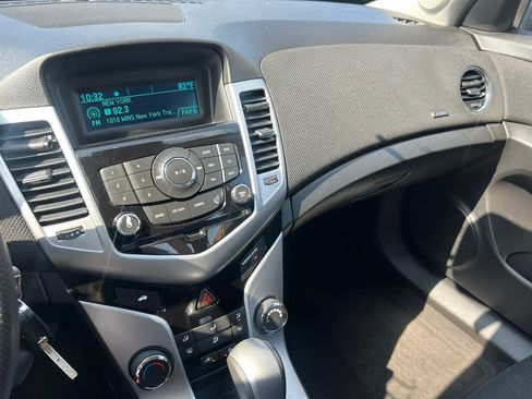 Used 2016 Chevrolet Cruze LT FWD image 15