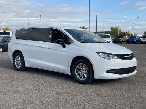 New 2026 Chrysler Voyager LX image 7