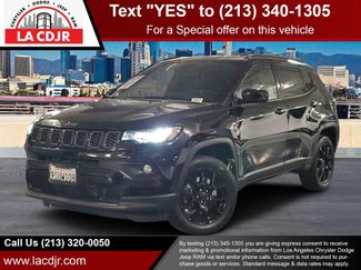 Used 2025 Jeep Compass Latitude w/ Altitude Special Edition video 1