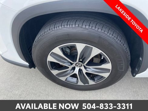 Certified 2024 Toyota Highlander XLE FWD image 15