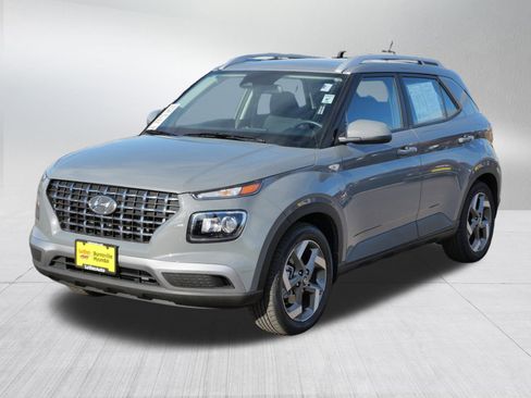 Certified 2023 Hyundai Venue SEL image 3