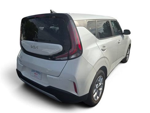 Used 2025 Kia Soul LX w/ LX Technology Package FWD image 13