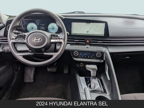 Used 2024 Hyundai Elantra SEL FWD image 13