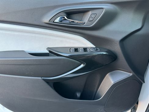 Used 2025 Chevrolet Trax LT image 20