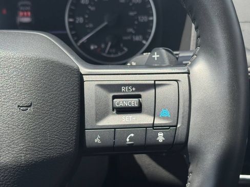 Used 2025 Nissan Rogue SV AWD/4WD image 22