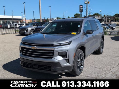 Used 2026 Chevrolet Traverse High Country w/ LPO, Floor Liner Package AWD/4WD image 1
