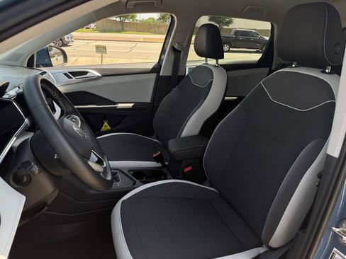 New 2025 Volkswagen Taos SE FWD image 24