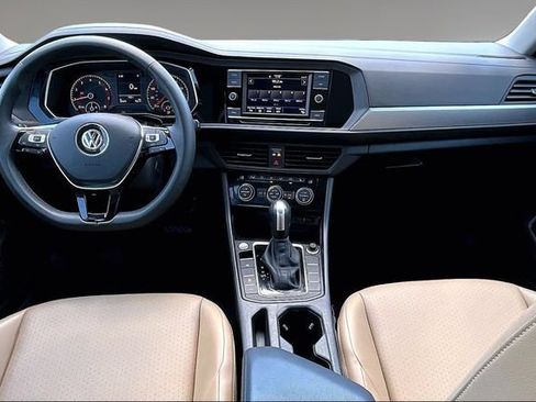Used 2020 Volkswagen Jetta SE w/ SE Cold Weather Package FWD image 7