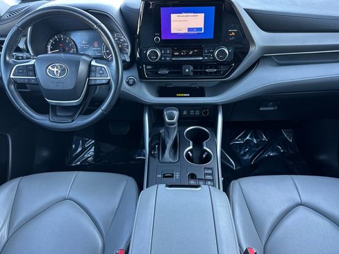 Used 2023 Toyota Highlander XLE image 16