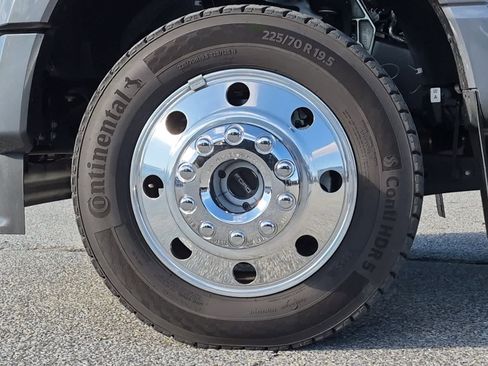 Used 2024 Ford F450 Limited w/ FX4 Off-Road Package image 6