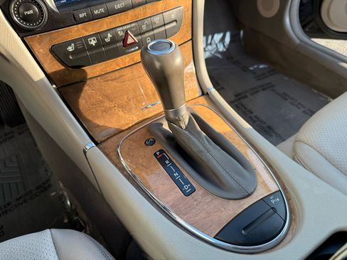 Used 2008 Mercedes-Benz E 350 4MATIC Sedan image 30