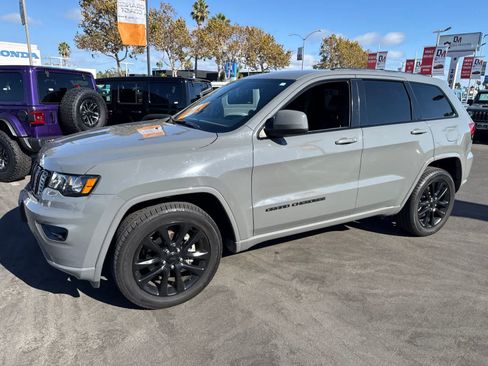 Used 2020 Jeep Grand Cherokee Altitude RWD image 24