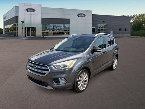 Used 2017 Ford Escape Titanium FWD image 4