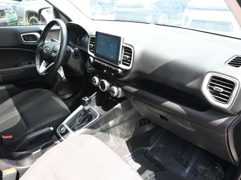 Used 2025 Hyundai Venue SEL FWD image 29
