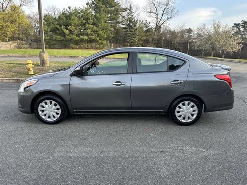 Used 2018 Nissan Versa SV image 4