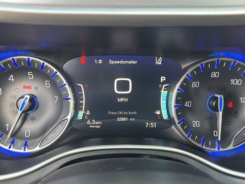 Used 2023 Chrysler Pacifica Touring image 24