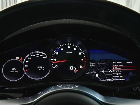 Used 2022 Porsche Cayenne Coupe image 38