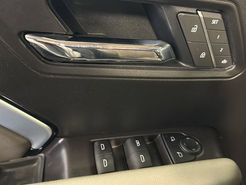 Used 2025 Chevrolet Colorado ZR2 w/ Technology Package AWD/4WD image 23