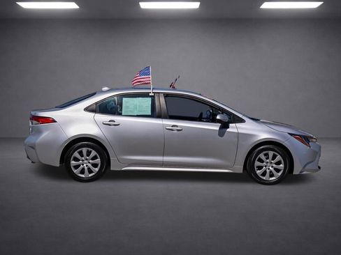 Used 2024 Toyota Corolla LE FWD image 3