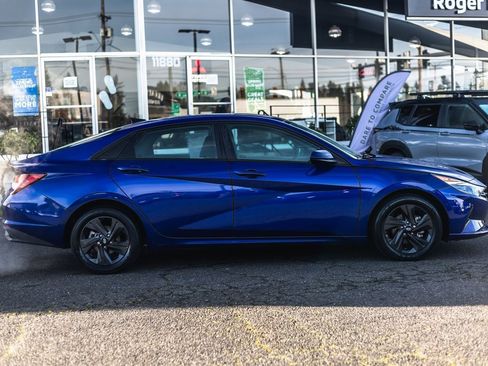 Used 2021 Hyundai Elantra SEL image 8