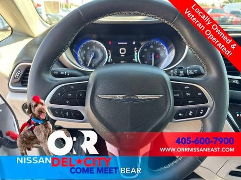 Used 2022 Chrysler Pacifica Touring-L FWD image 17