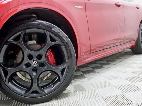 Used 2023 Alfa Romeo Stelvio Veloce AWD/4WD image 5