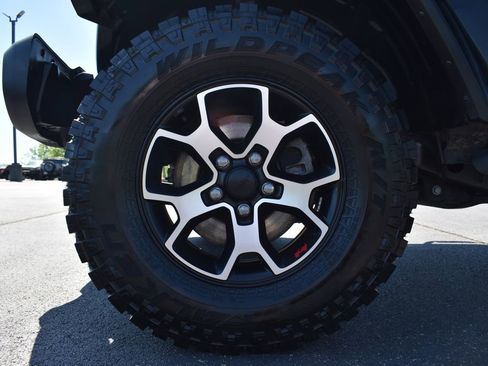 Used 2023 Jeep Wrangler Unlimited Rubicon w/ LED Lighting Group AWD/4WD image 13