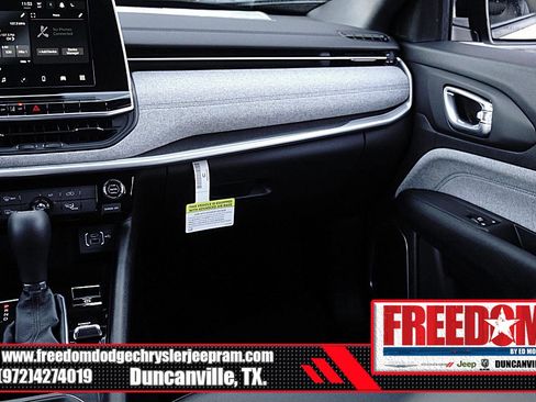 New 2026 Jeep Compass Latitude image 38