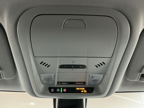 Used 2024 Chevrolet Blazer LT w/ Convenience Package image 17