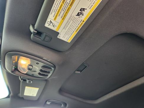 Used 2025 Chevrolet Trax RS w/ Sunroof Package FWD image 24