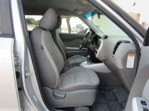 Used 2017 Kia Soul EV-e image 17