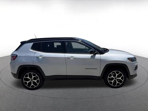 Used 2025 Jeep Compass Limited AWD/4WD image 16