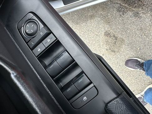 Used 2025 Toyota Tacoma SR5 image 28