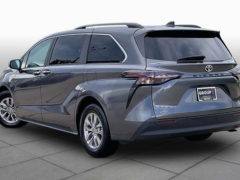 Used 2025 Toyota Sienna XLE FWD image 11