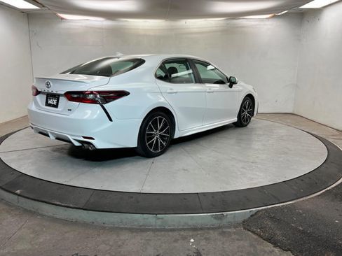 Used 2023 Toyota Camry SE image 5