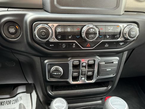 Used 2021 Jeep Gladiator Sport image 19