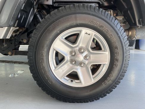 Used 2020 Jeep Gladiator Sport w/ Quick Order Package 24S image 30