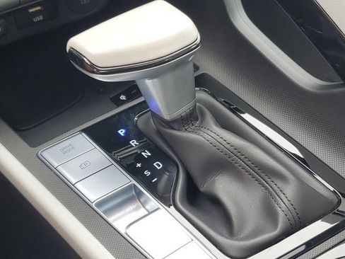 Certified 2025 Hyundai Elantra Limited FWD image 32