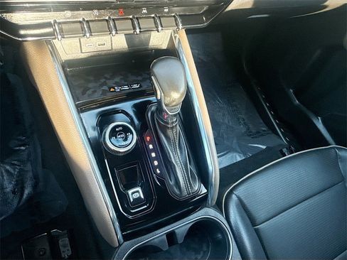 Used 2023 GMC Canyon Denali image 17