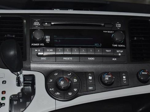 Used 2012 Toyota Sienna LE image 14