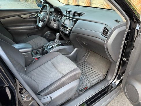 Used 2020 Nissan Rogue SV image 24