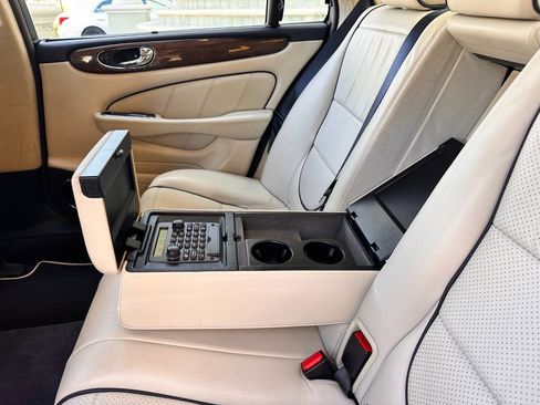 Used 2009 Jaguar XJ Vanden Plas Super V8 Portfolio RWD image 61