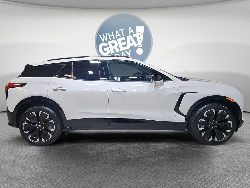 Used 2025 Chevrolet Blazer EV RS w/ Super Cruise Package AWD/4WD image 2