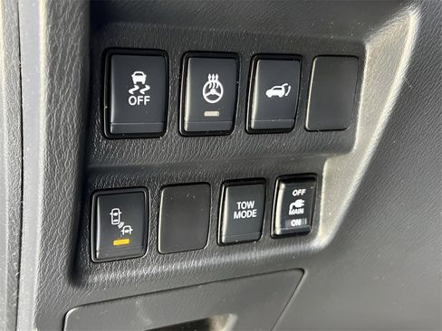 Used 2020 Nissan Pathfinder Platinum image 45