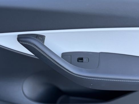 Used 2021 Tesla Model Y Long Range image 36