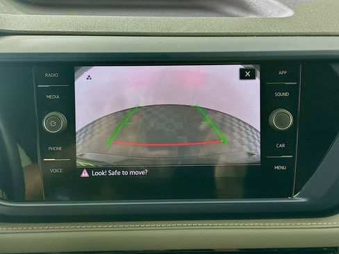 Used 2024 Volkswagen Taos SE image 21