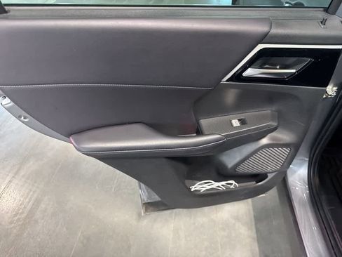 Used 2023 Mitsubishi Outlander SE image 16