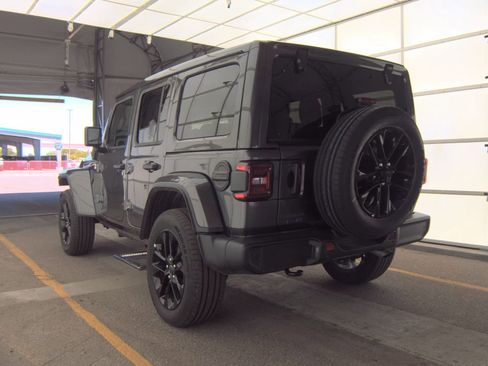 Used 2025 Jeep Wrangler Unlimited Sahara w/ Safety Group AWD/4WD image 17