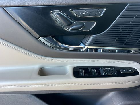 Certified 2022 Lincoln Corsair Grand Touring image 11